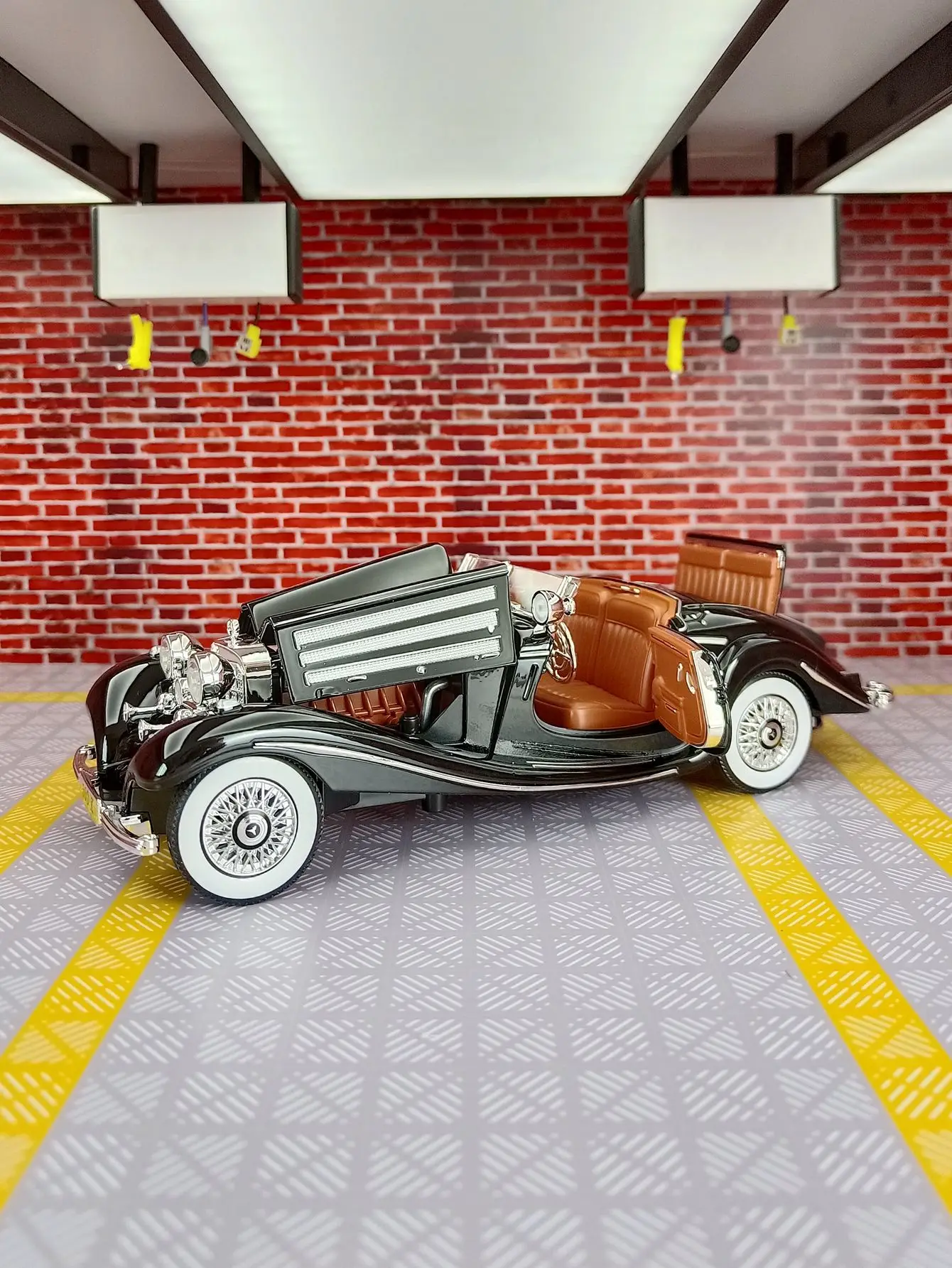 Coche clásico Mercedes-Benz 500K 1:24, aleación de Metal, modelo de coche fundido a presión, sonido y luz, colección de escritorio, adornos de Hobby, regalo para niño