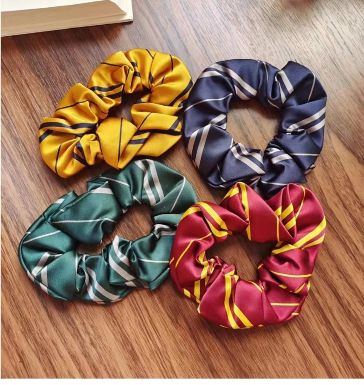 Slytherin تأثيري رئيس ارتداء حبل الشعر ، Scrunchie ، المعالج ، مدرسة السحر ، عصابة رأس ، أغطية الرأس ، اكسسوارات