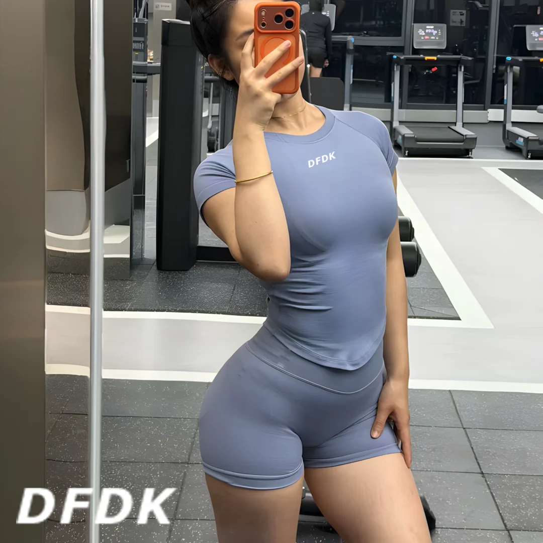 Yoga Fitness Outfit - DFWomen 2ピース シームレスヨガセット 半袖トップス ハイウエストショーツ 高弾性