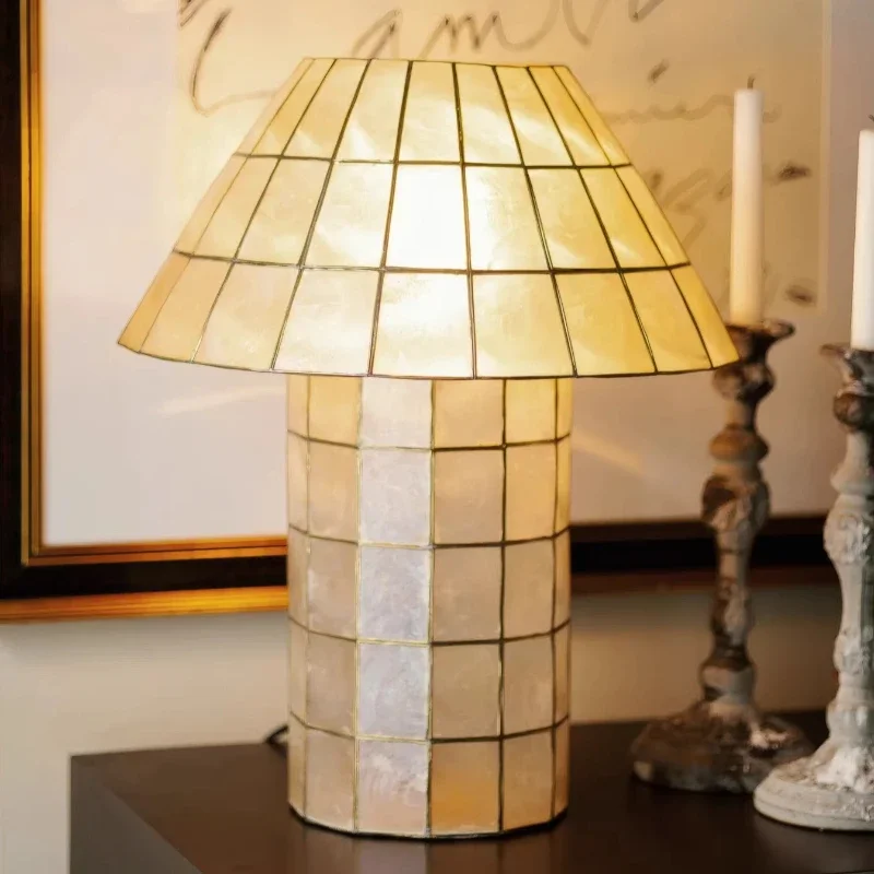 Moden Personality Brass Edge Shell Mushroom Table Lamps Art Decoration Living Room Bedroom Restaurant Office Denmark Desk Lights