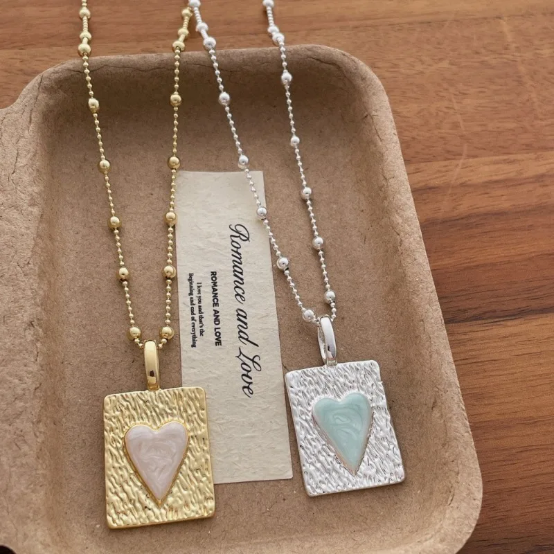 Minar Dainty White Blue Enamel Heart Hammer Tone Square Coin Anhänger-Halsketten für Damen, gold- und silberplattierte Perlen, Pulloverkette