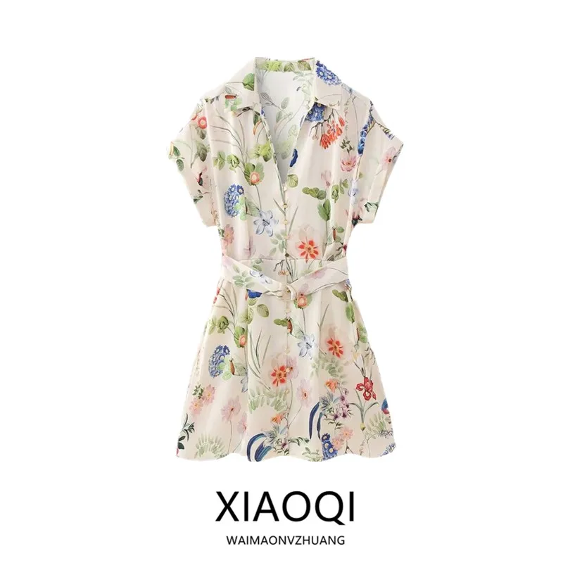 فستان نسائي قصير من الحرير الساتان بطبعة زهور مع حزام خصر عالي الجودة بأكمام قصيرة قطعة واحدة أنيقة موضة ربيع 2024