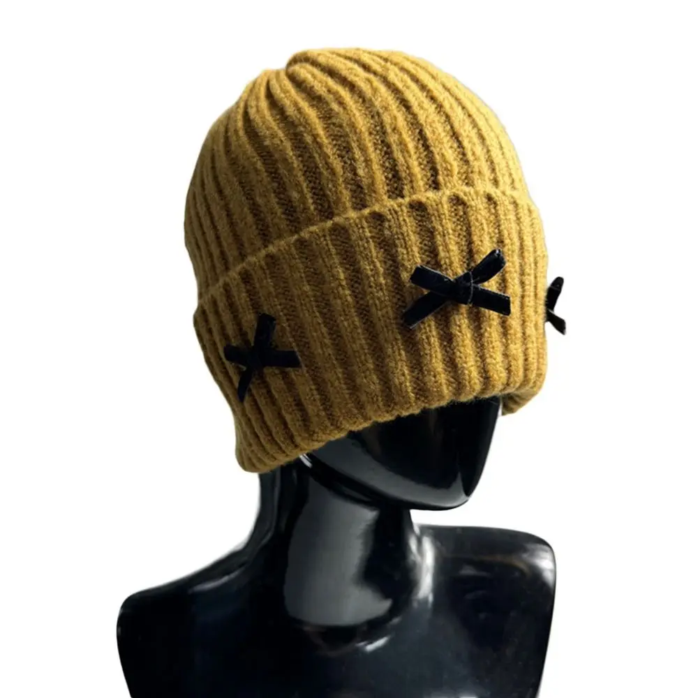 قبعة شتوية محبوكة بفيونكة سميكة وناعمة قبعة صغيرة كاجوال لطيفة للأذنين للنساء