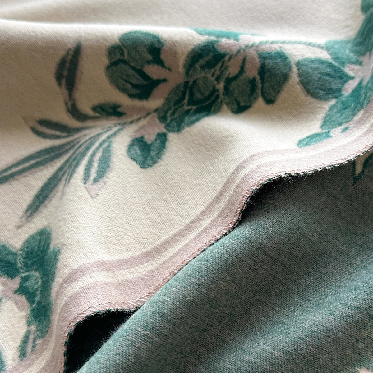Warmer Schal aus Kaschmirimitat für Damen, Umhang im Ethno-Stil, modische Schals, Blumendruck, kältebeständiger und winddichter Schal – Detail 14