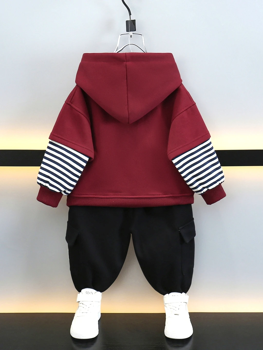 Boys' Sporty Hoodie Set Spring 2026 New Korean Style Two-Piece Cotton Long Sleeve Long Pants Casual Wear for Teenagers