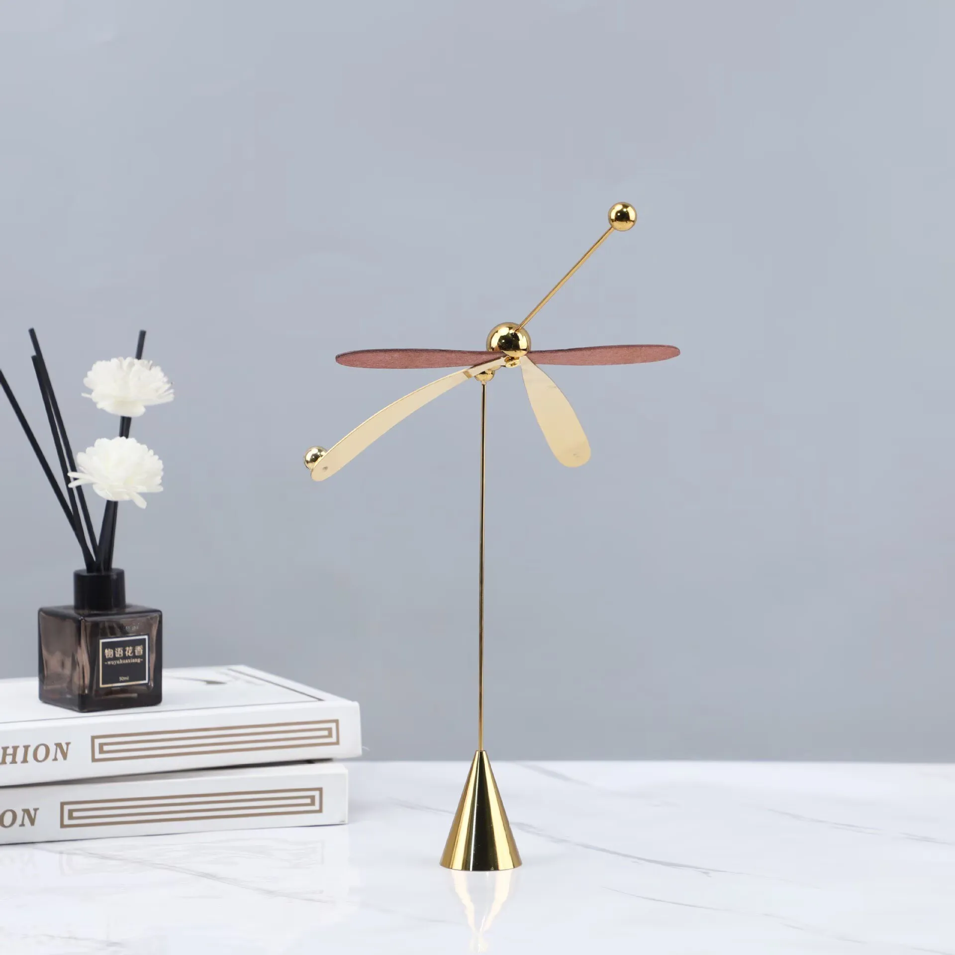 Room decor creative metal dragonfly balance ornament modern Chinese balance diffuser creative ornament living room entrance offi