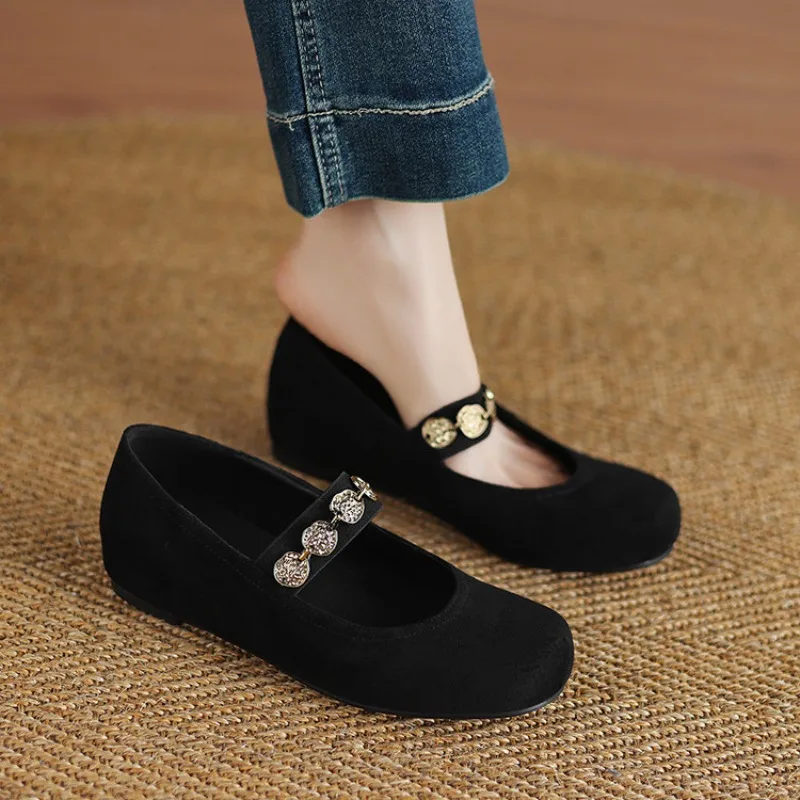 The 2026 Spring New Women's Flat Shoes Feature A Fashionable Round Toe Straight Strap Design for Daily Casual Sizes 32-43.
