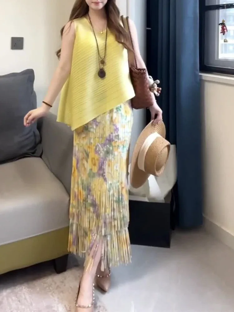 

Летний комплект Three Houses: флуоресцентно-желтый топ без рукавов и плиссированная юбка с бахромой, женский модный повседневный стиль, дышащий материал.