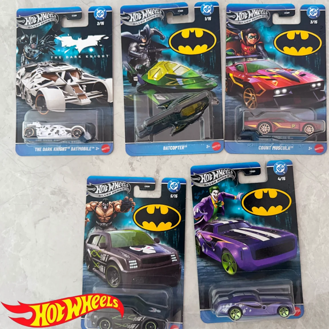 

Новинка! Коллекционная модель автомобиля Hot Wheels 1:64 HDG89 Batman Chariot Series, литая под давлением, миниатюрная, для защиты и транспортировки.