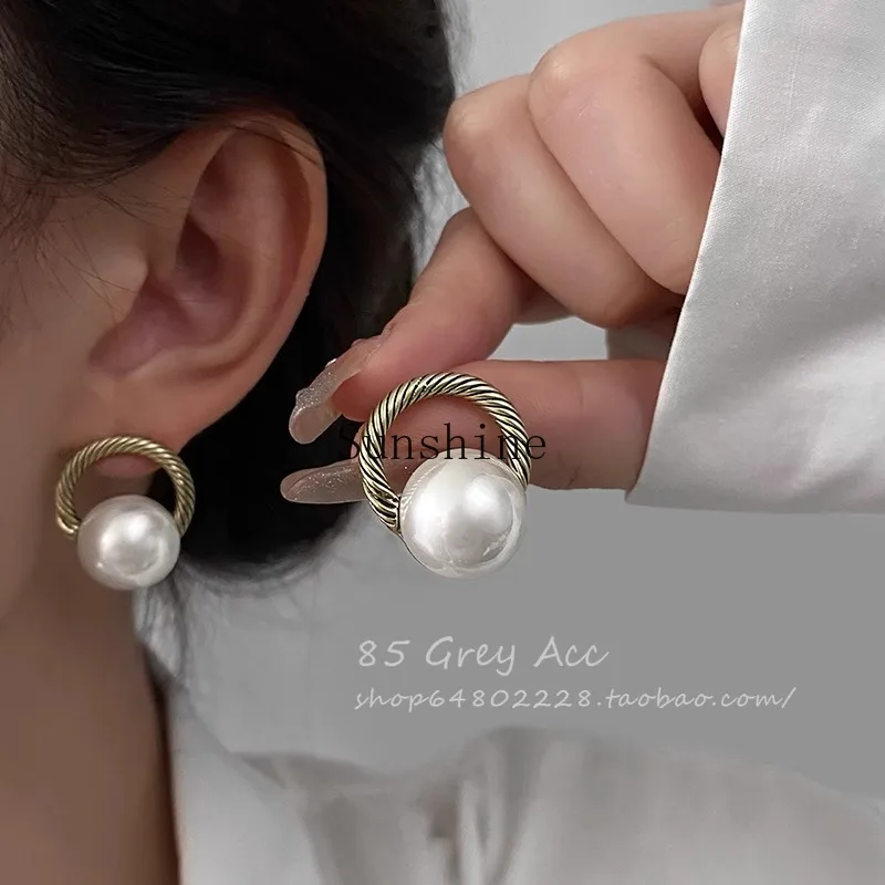 Premium pearl temperament simple versatile earrings light luxury stud earrings