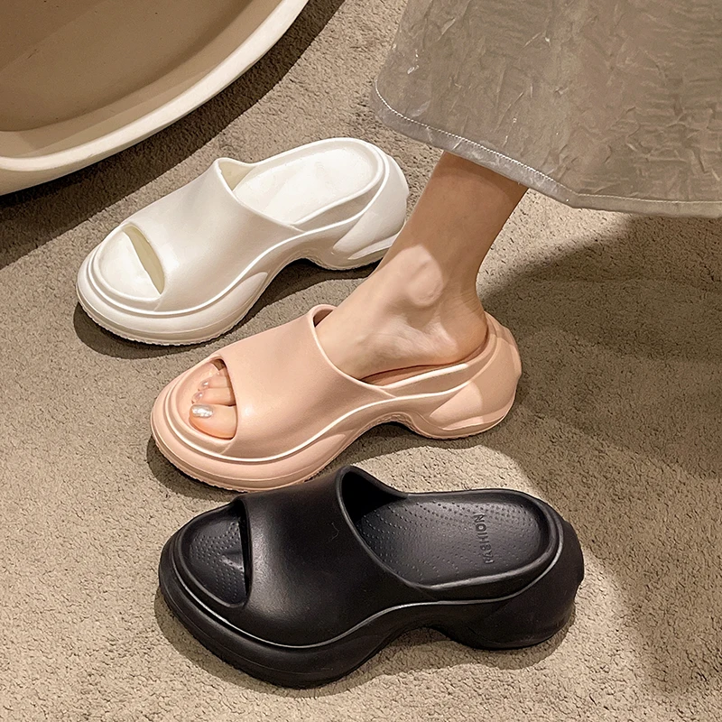 Thick soled slippers for women to wear in summer with high heels and sloping heels, showing foot length. 2024 new beach vacation