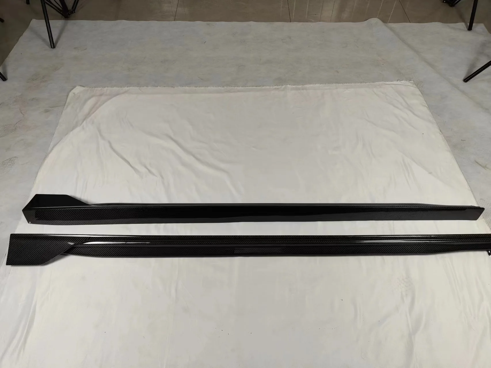 

Hot Sale Wholesale Dry Carbon Fiber Golf8 High Quality Side Skirts for GTI