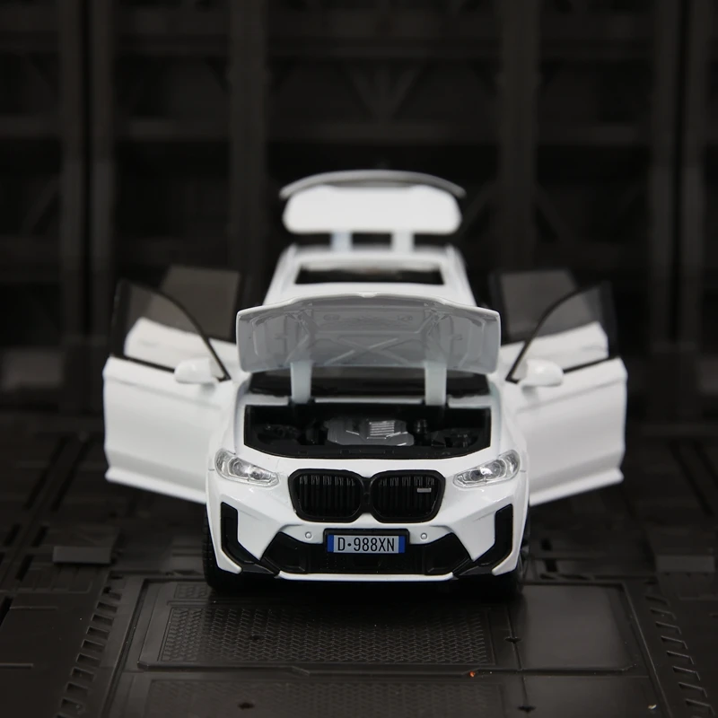 1:32 ornamento de modelo de carro em liga BMW X3M, portas e capô do motor, porta-malas pode ser aberto, tem funções simuladas de som e iluminação