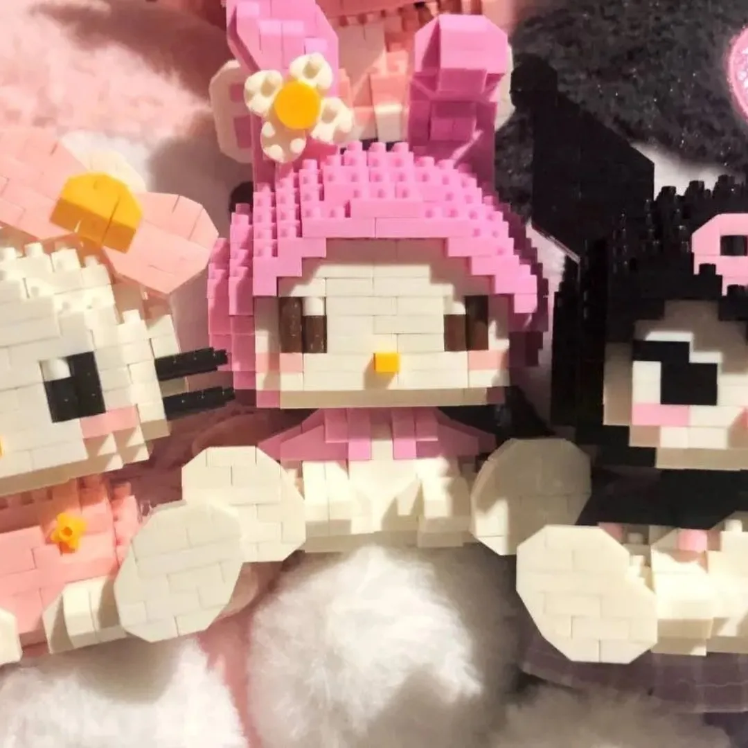 Bloques de construcción de Hello Kitty para niños, juguetes ensamblados, adorno decorativo, figura de Anime Sanrio, modelo Kuromi, regalo de