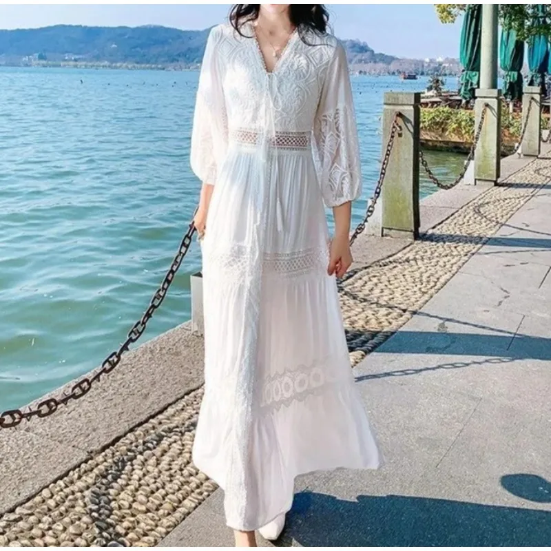 Robe longue blanche à manches bulles françaises, populaire, printemps et été, robe de plage, jupe de voyage, 2026