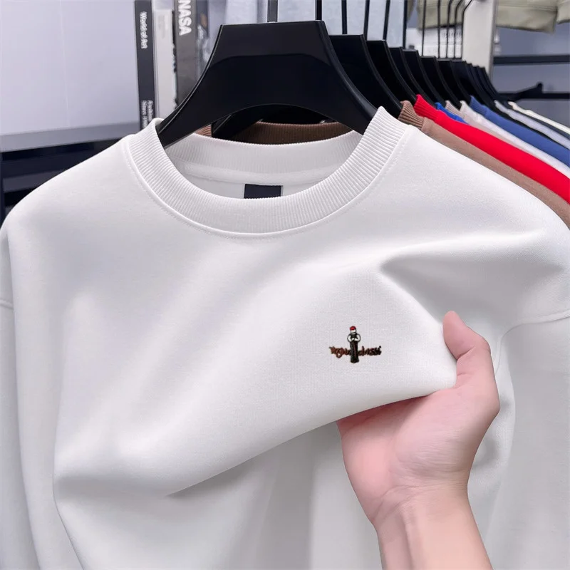 Camiseta masculina de manga longa de luxo e moderna, versão coreana, com design de bordado de letras em estilo cartoon, casual, gola redonda, pullover