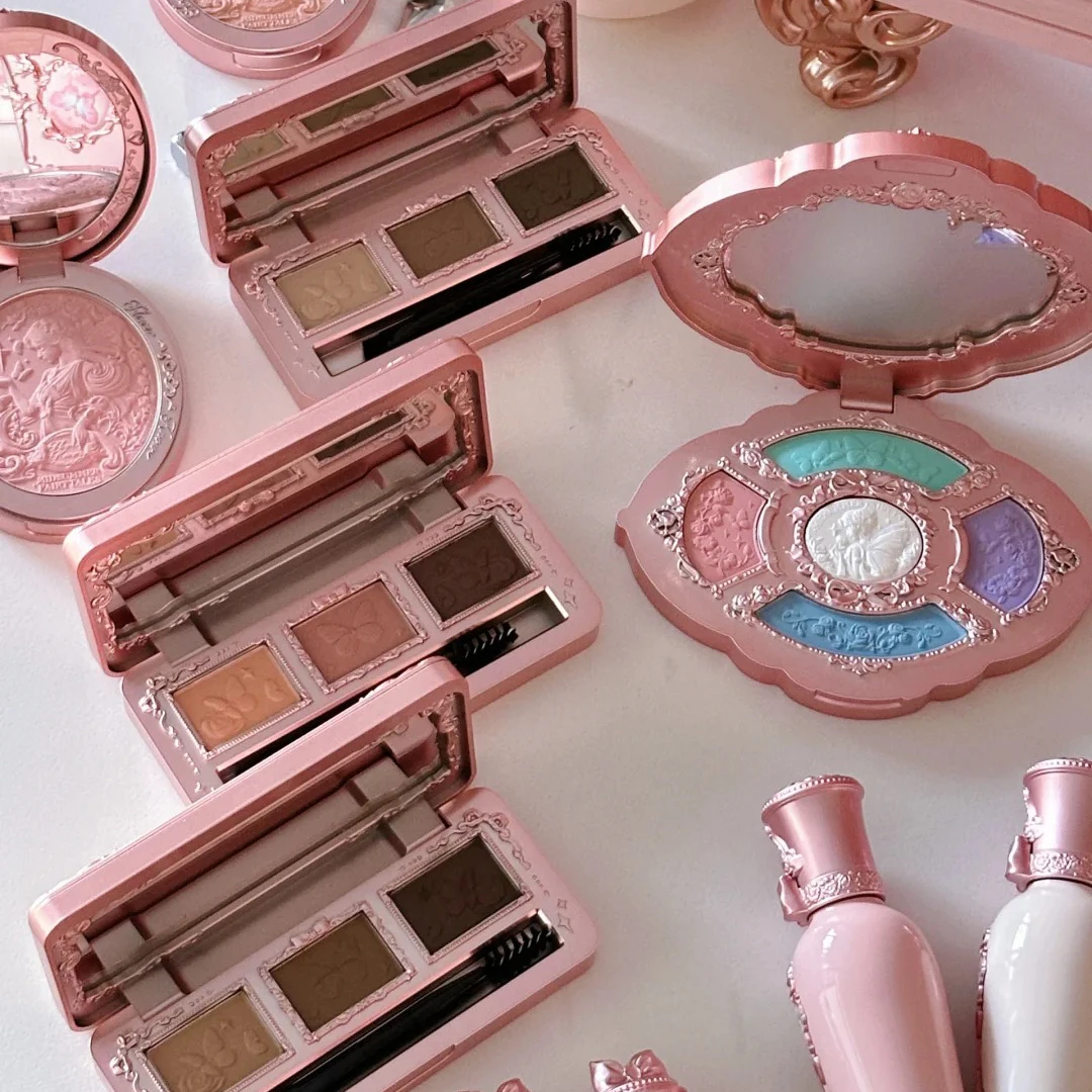 Flower Knows Midsummer Fairytale Fard à Joues Velours Gloss à Lèvres Fard à Paupières Kit de Maquillage Hydratant Longue Tenue pour Filles Beauté