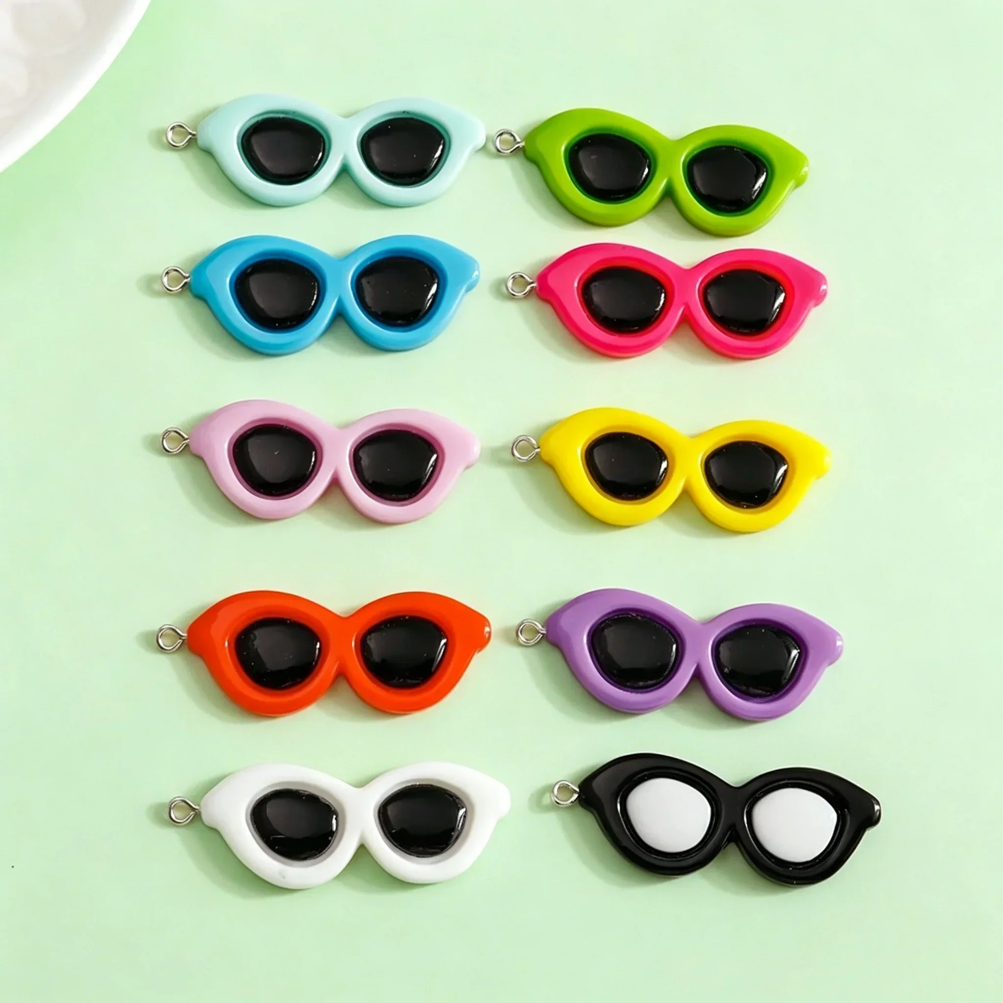 10Pcs Lovely Tiny Sunglasses Resin Pendants Bulk Charms For DIY Handcraft Jewelry Bracelet Earring Accessories