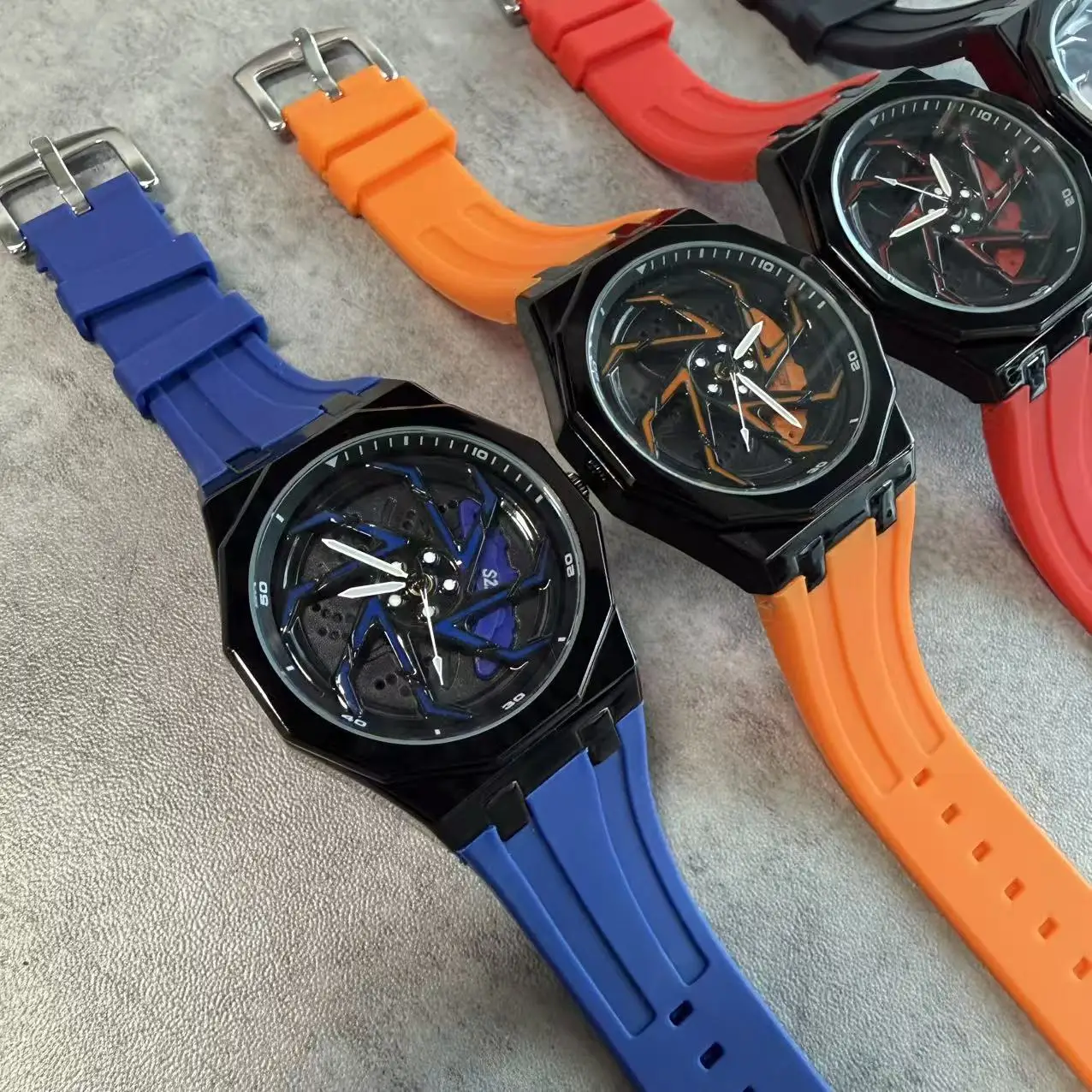 New Cool Men's Spider Watch, Rotating Car Wheel Dial Quartz Watch, Waterproof Silicone Strap Sports Watch, Men's Fashion Gift view 4