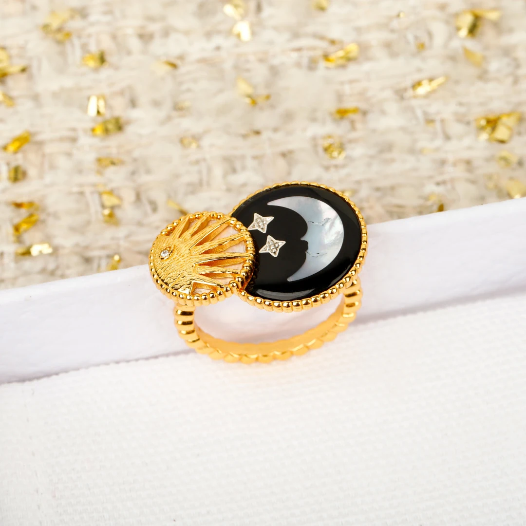 

Europe America Designer 925 Silver Star Moon White Fritillaria Gold Ring Woman Top Quality Luxury Jewelry Trend