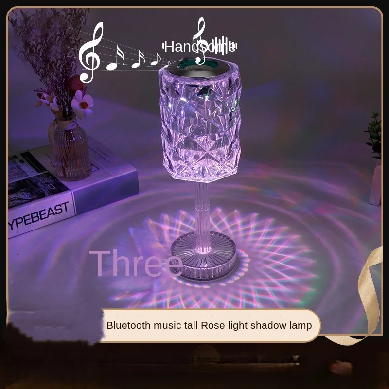 โคมไฟตั้งโต๊ะคริสตัลบลูทูธทรงดอกกุหลาบสูง โคมไฟตั้งโต๊ะข้างเตียง ไฟกลางคืนขนาดเล็ก โคมไฟตั้งโต๊ะขนาดเล็กยอดนิยมในอินเทอร์เน็ต