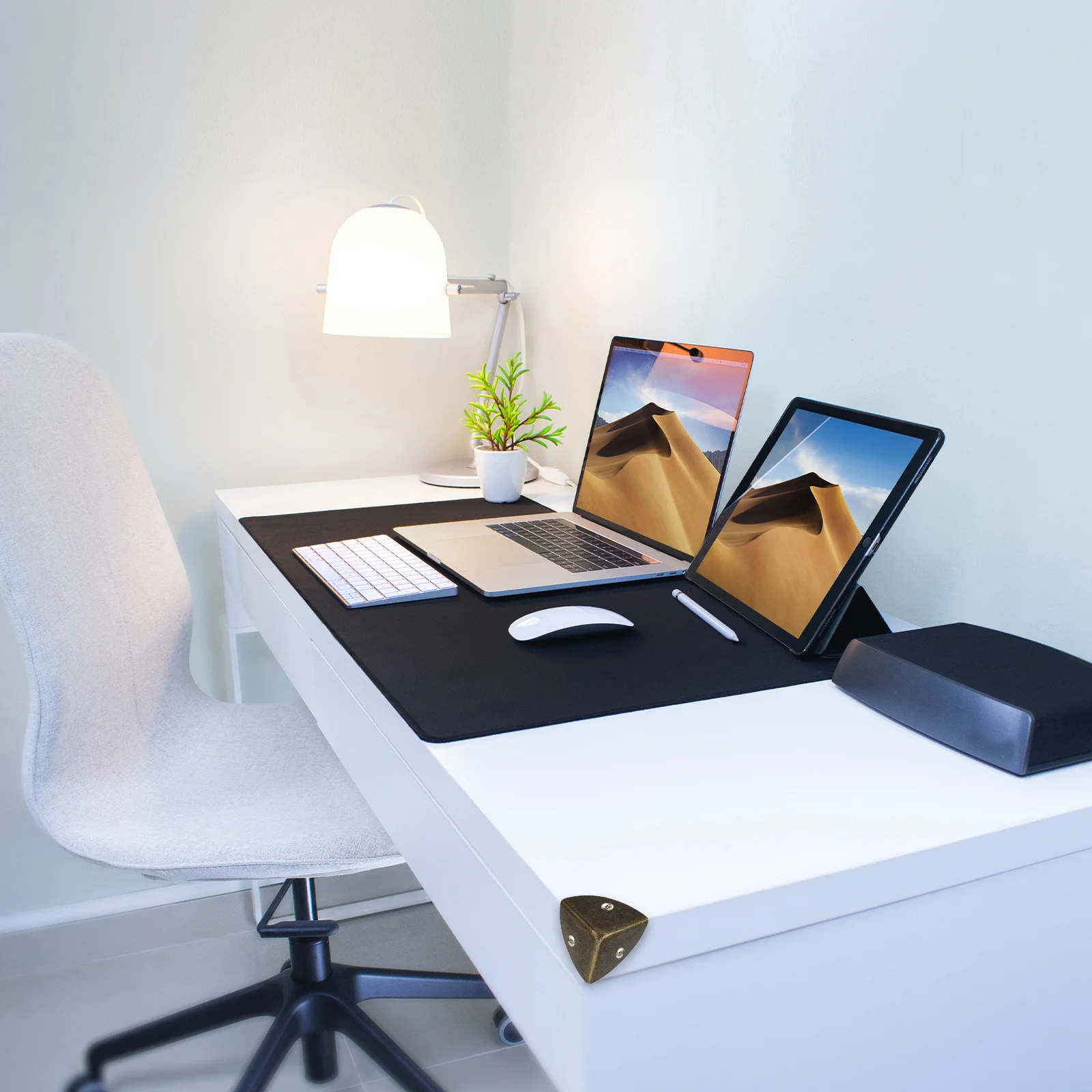 

20 pcs Vintage Alloy Corner Guards Bronze Durable Furniture Edge Protectors For Doors Wardrobes Desks Chairs Box Braces Safety