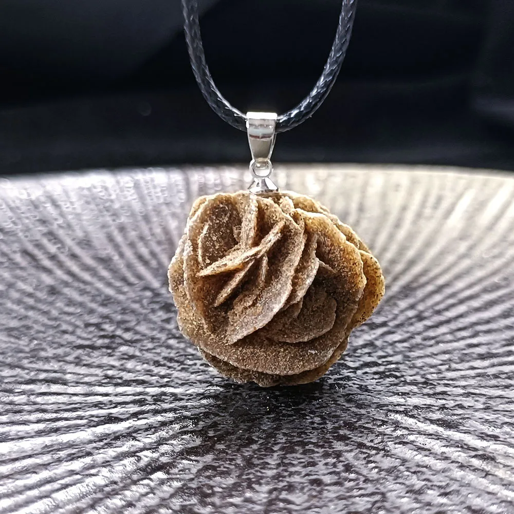 Natural Moroccan Desert Rose Stone Pendant Necklace Irregular Raw Stone Gem Mineral Specimen Necklace Men Women DIY Jewelry Gift