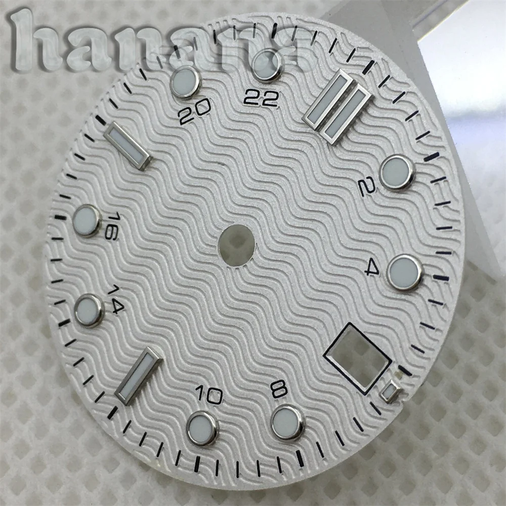 NH34 GMT 3804 watch has a 29mm 31mm black blue-white dial with wavy patterns paired with the NH34 DG5833/3804 automatic movement