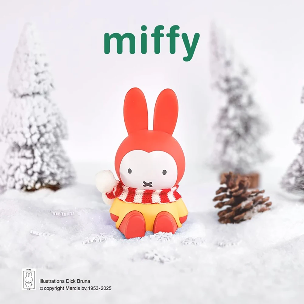 Soporte telescópico para teléfono con tema de invierno Kawaii Miffy, caja ciega, figura de conejo bonita, colección de adornos de invierno de PVC para escritorio, regalo para niña