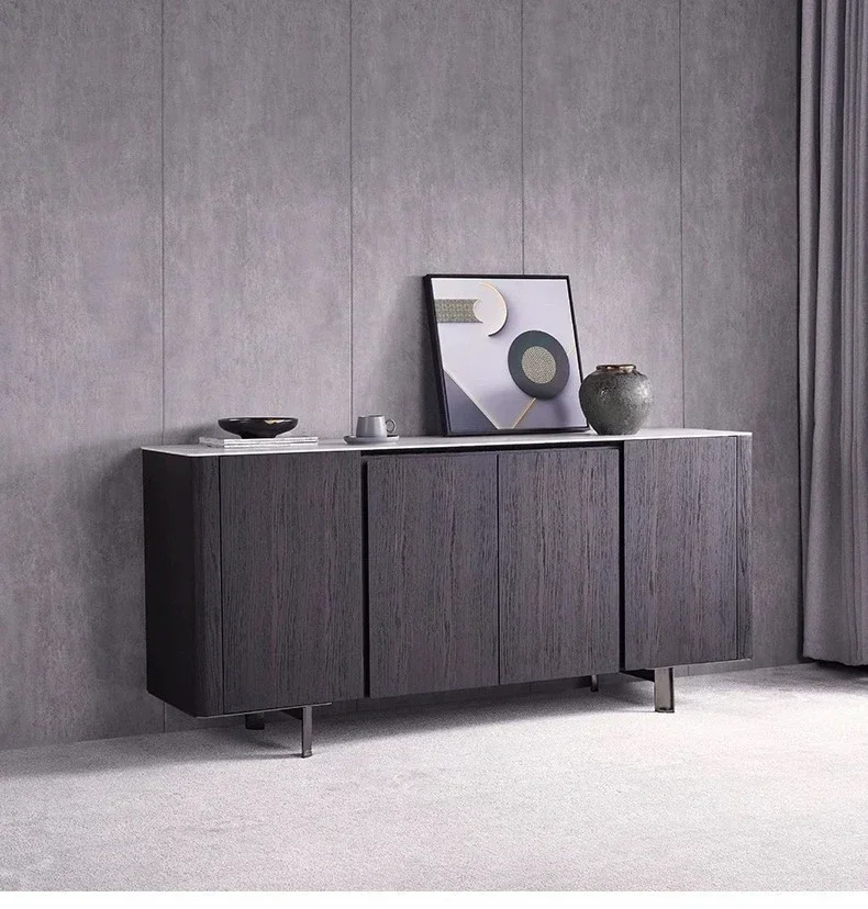 غرفة معيشة إيطالية فاخرة خفيفة، سطح بلاطة صخرية، خزانة جانبية لتناول الطعام، دخول بسيط على الحائط، خزانة مدخل، بلوط