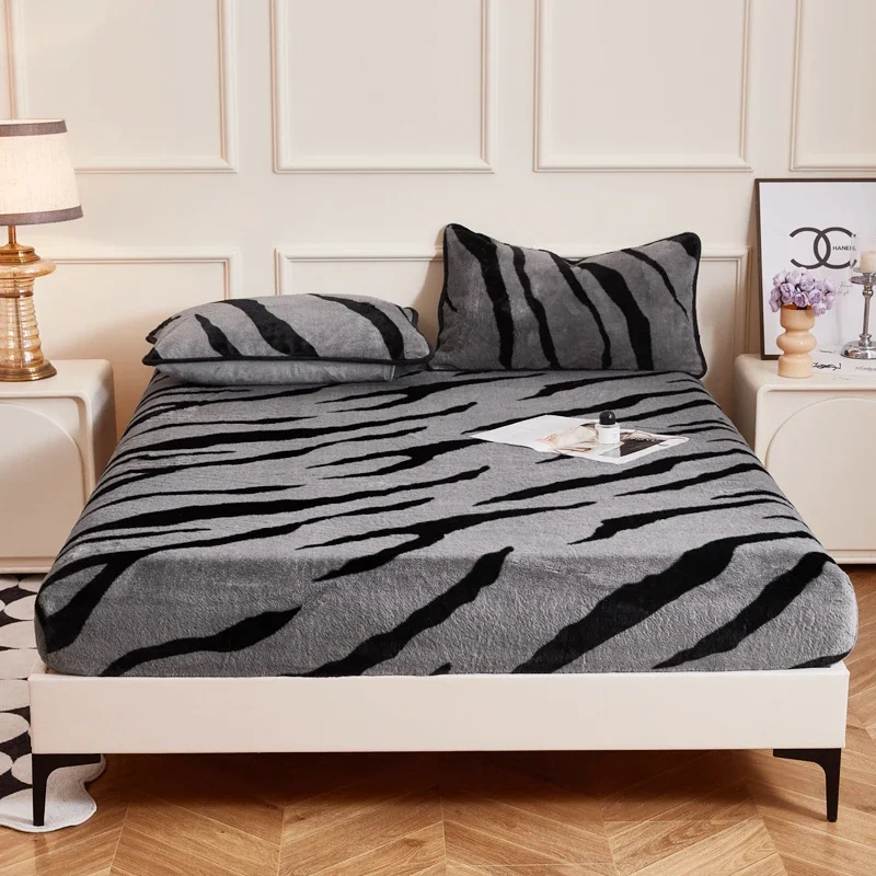 

2024 New Tiger Pattern Speed Warming High Density Rabbit Plush Fabric Sheet 360 Degree Full Wrap Side Height