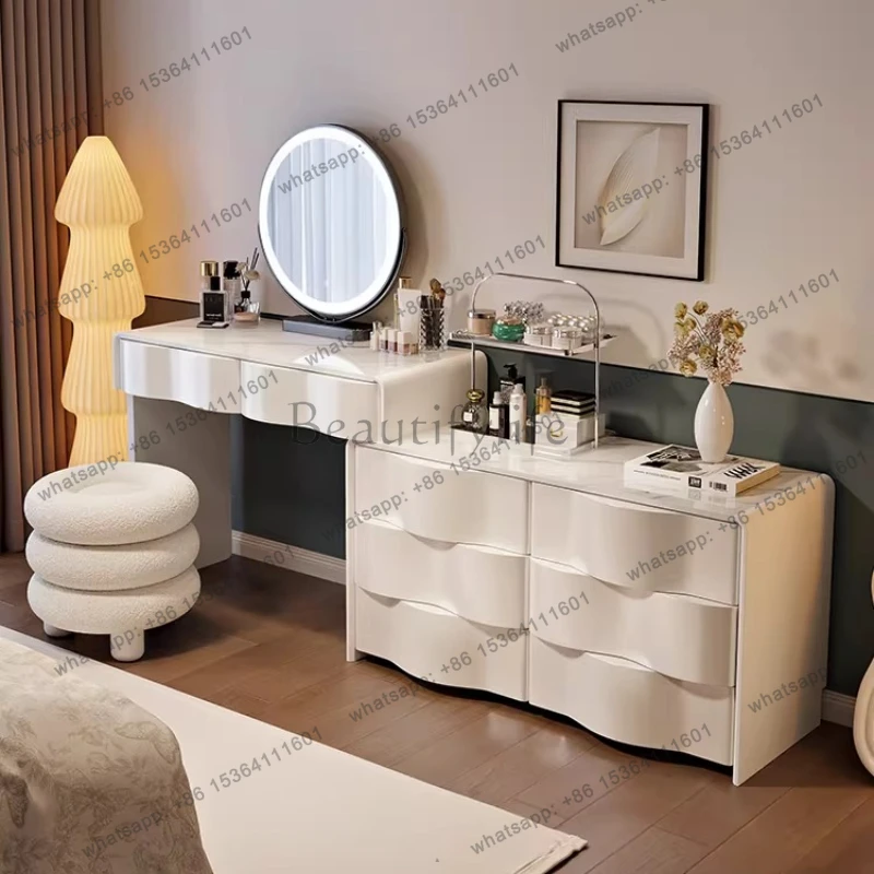 

Современный простой туалетный столик из массива дерева для инфлюенсеров, с подсветкой