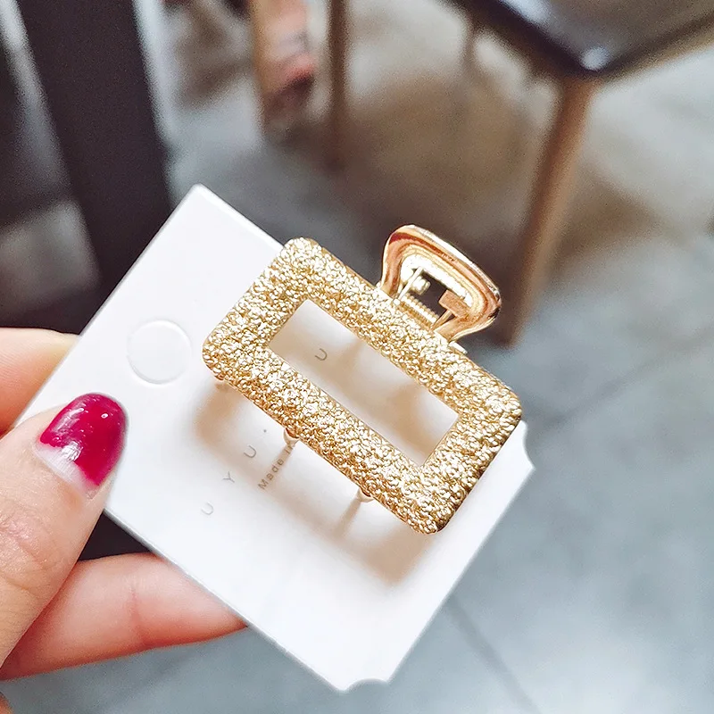 Goldene modische Haarklammern, hohle geometrische Herz- und Schleifen-Designs, elegante, rutschfeste Haarkrallen für Damen, Haaraccessoires. – Detail 12