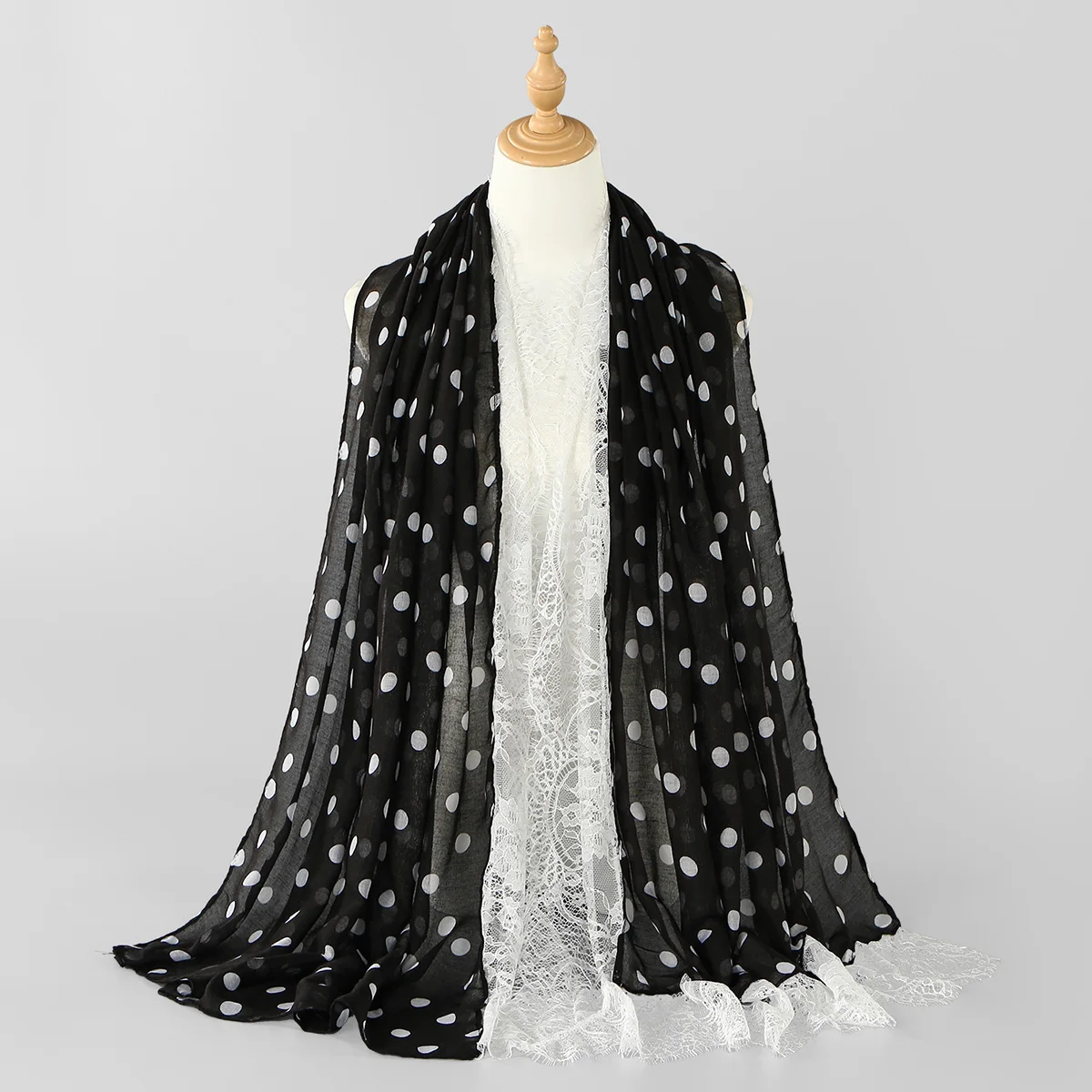 Heißer Verkauf Chiffon Viskose Polka Dot Print Schal Französischer Romantischer Spitzenrand Muslimischer Hijab Modisches Design Damen Schal Ramadan Eid – Detail 8