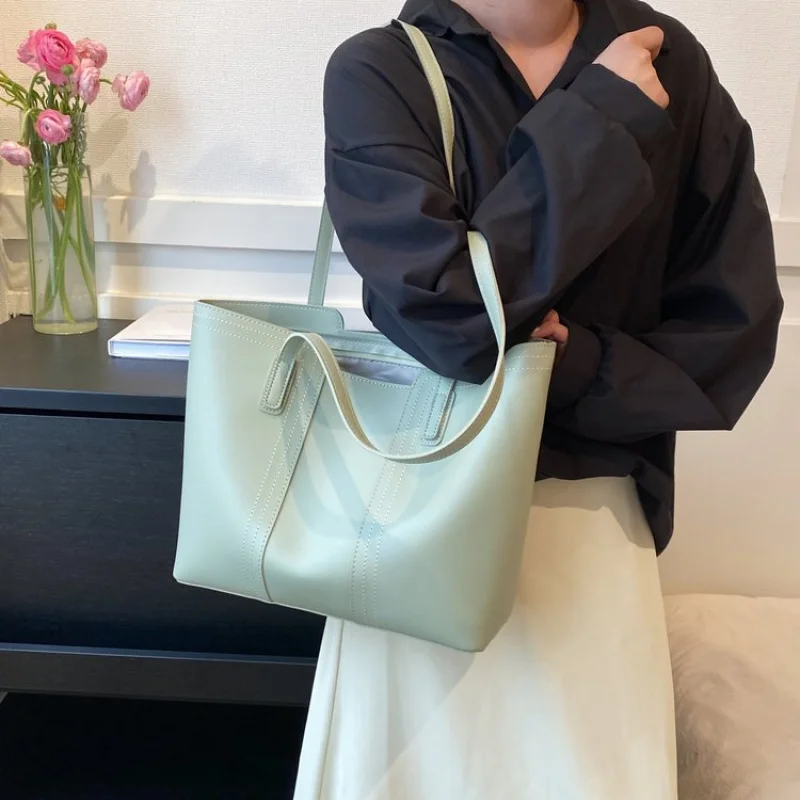 

Stylish Women's Zinnia-Patterned Leather Tote Bag With Lightweight Soft Elegant Vintage Paris Casual Daily Commuter Look​