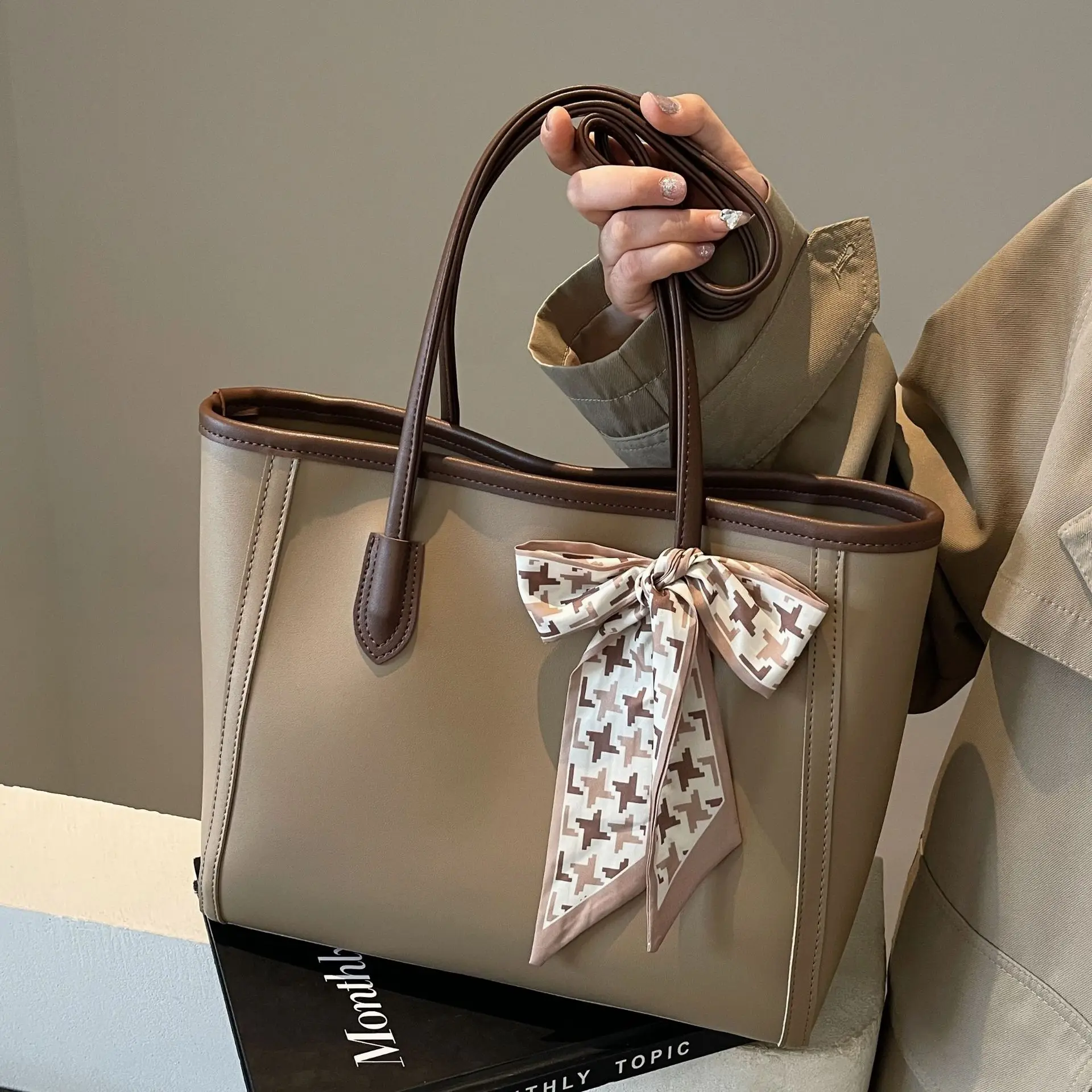 

2025 Designer Scarf Tote Bag for Women, Spacious Elegant Shoulder Bag, Printed Silk-style Work Commuter Purse