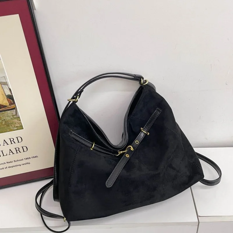 

Элитная женская сумка-мессенджер из кожи в горошек с повседневным знаком Словакия, просторная, мягкая, повседневная, изысканный вид ​