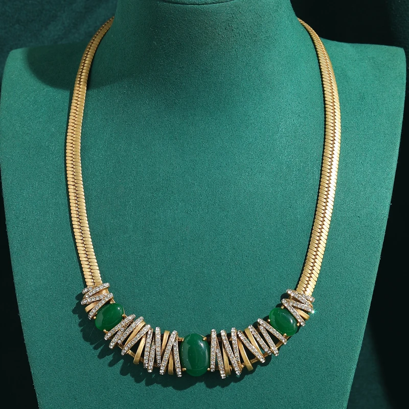 

Vintage Green Stone Necklace Gold Color Snake Chain Choker Collar Woman Rhinestone Wedding Accessories Luxury Designer 2025