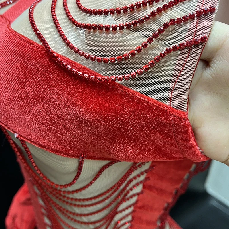 تصميم متخصص أحمر مخملي فاخر سلسلة الورك التفاف فستان مهرجان الموسيقى أداء المغني فستان نموذج المشي تظهر فستان Vestido Festas