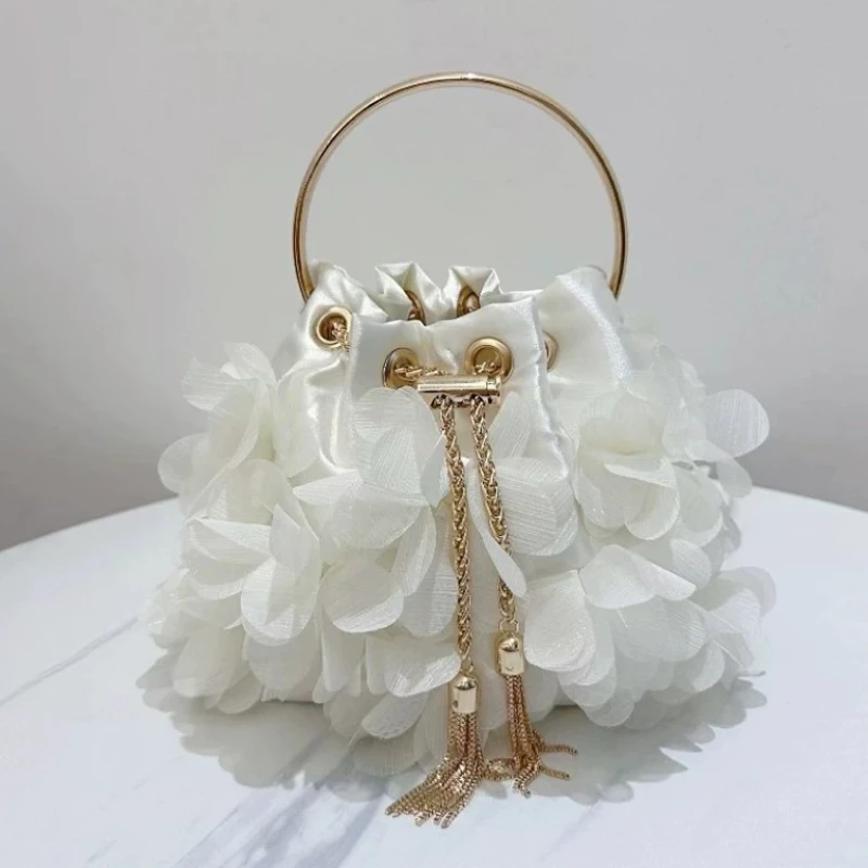 

Luxurious White Petals Wedding Bags Fairy Floral Bucket Handbag for Women Fashionable Elegant Bridemaid Evening Purse