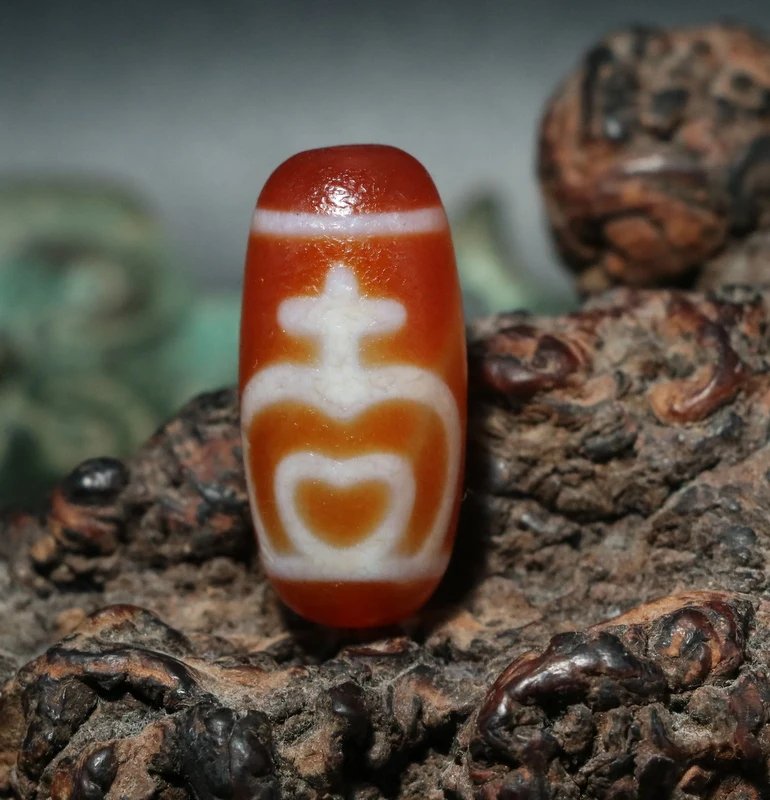 

Magic Energy Tibetan Old Agate Oily Patina Orange Red Color Treasure Bottle dZi Bead Amulet Fit for Making Bracelet Timestown