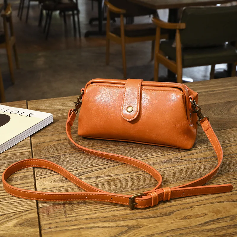 

Women's One Shoulder Clip Bag Retro PU Women's Diagonal Straddle Phone Bag European And American Style 2025 New Popular Handbag
