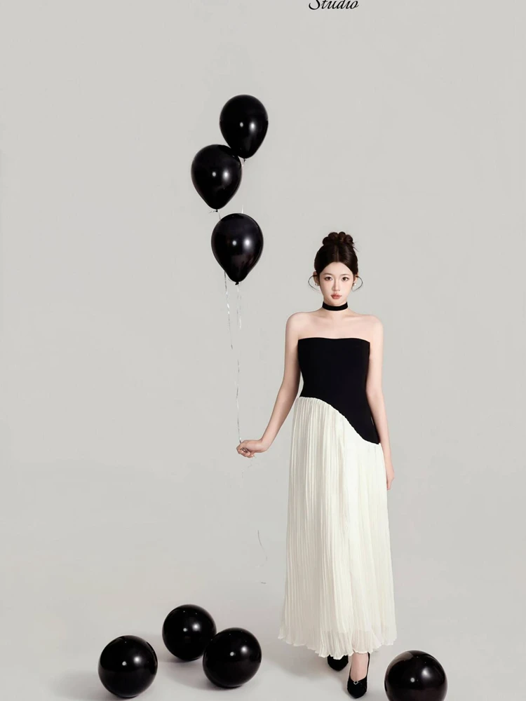 

Минималистичный стиль: Фотосессия для девушки на день рождения в корейском журнальном стиле. Модная одежда для подростков. Весна 2026.