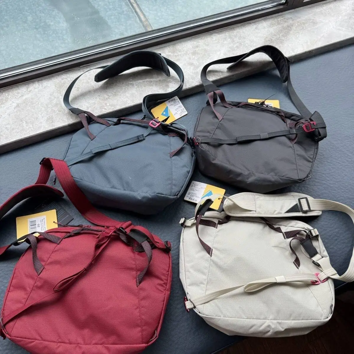 

2026 Laptop Shoulder Bag Unisex for Bike Riding Office Daily Travel 8L Minimalist Outdoor Crossbody Messenger Pack Portable
