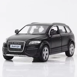 1/32 Audi Q7 SUV Alloy Car Model Diecasts Metal Toy Vehicles Car Model High Simulation Sound and Light Collection Gift