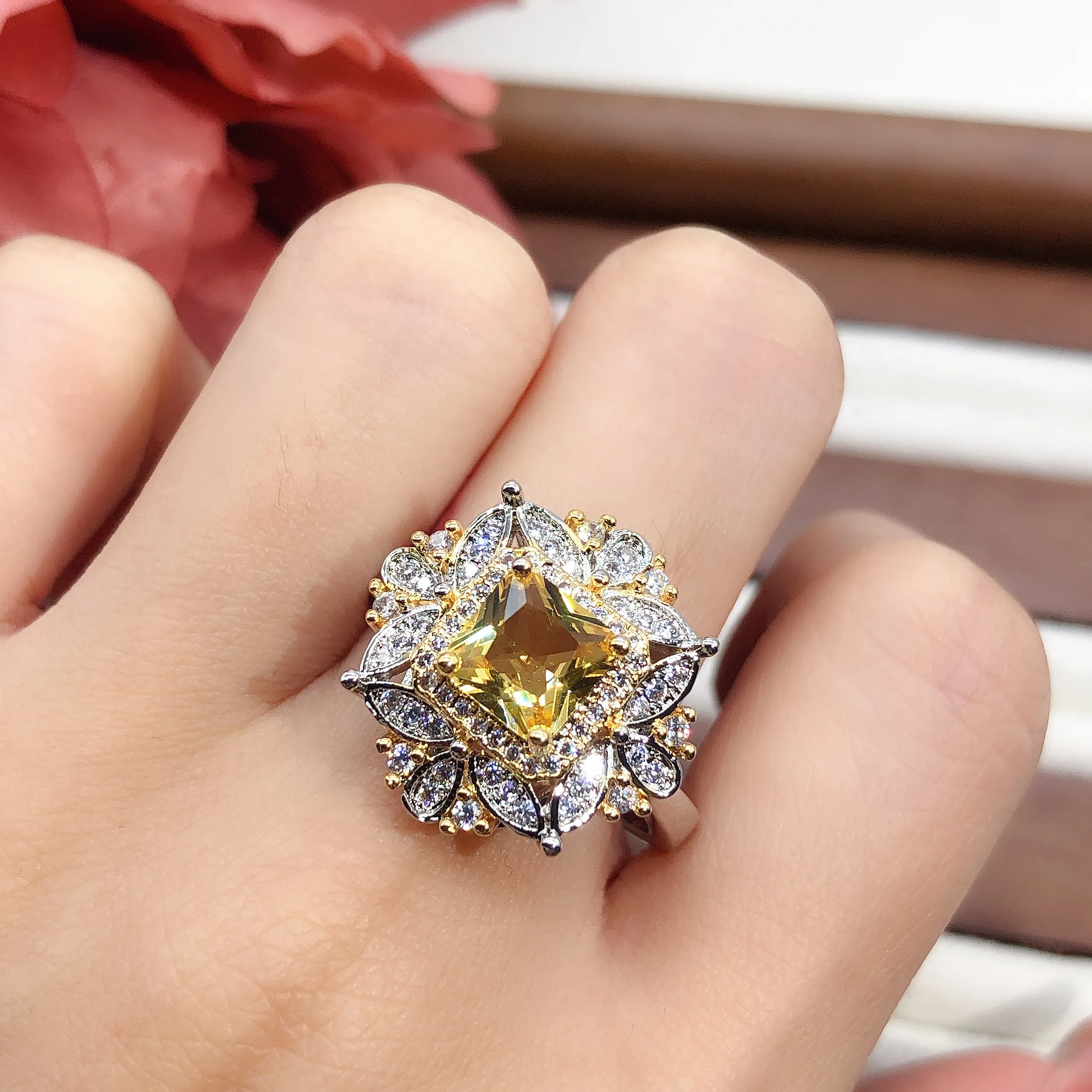 

Youngever новый желтый бриллиант принцесса квадратный бриллиант кольцо Роскошное обручальное кольцо Par с покрытием из серебра 925 пробы ювелирные изделия