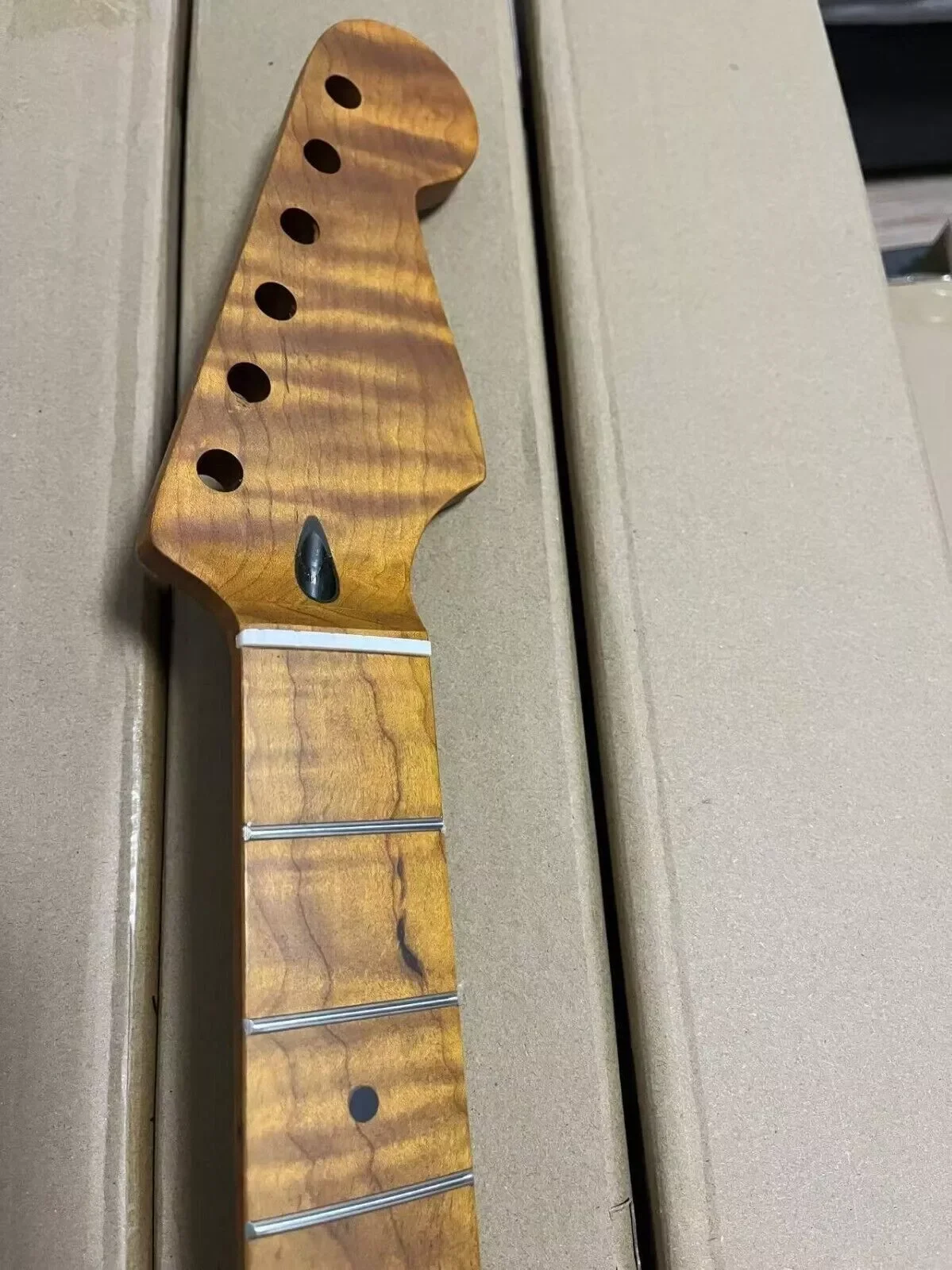 

22 Fret Tiger Roasted Flame Maple Guitar Neck Nitro Satin for