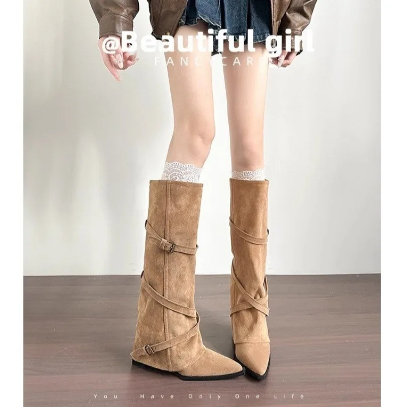 الأوروبية والأمريكية التوابل الفتيات الخريف والشتاء أحذية جديدة حزام مشبك الرجعية أشار تو 2025 أنبوب طويل فارس الأحذية