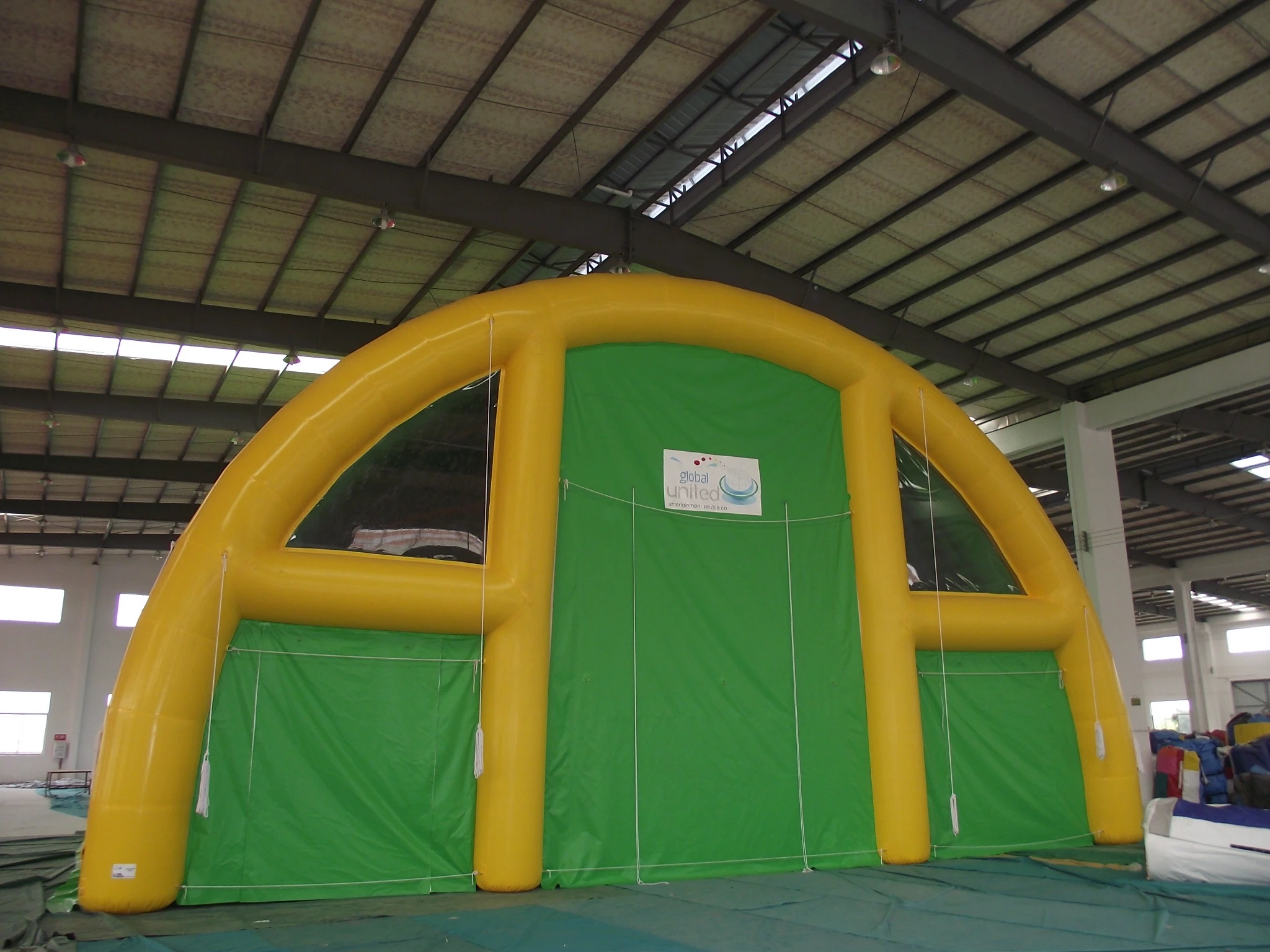 Tenda gonfiabile commerciale personalizzata con tunnel a cupola / Tende gonfiabili per tende da calcio a prezzo di fabbrica per esposizioni di feste in campeggio