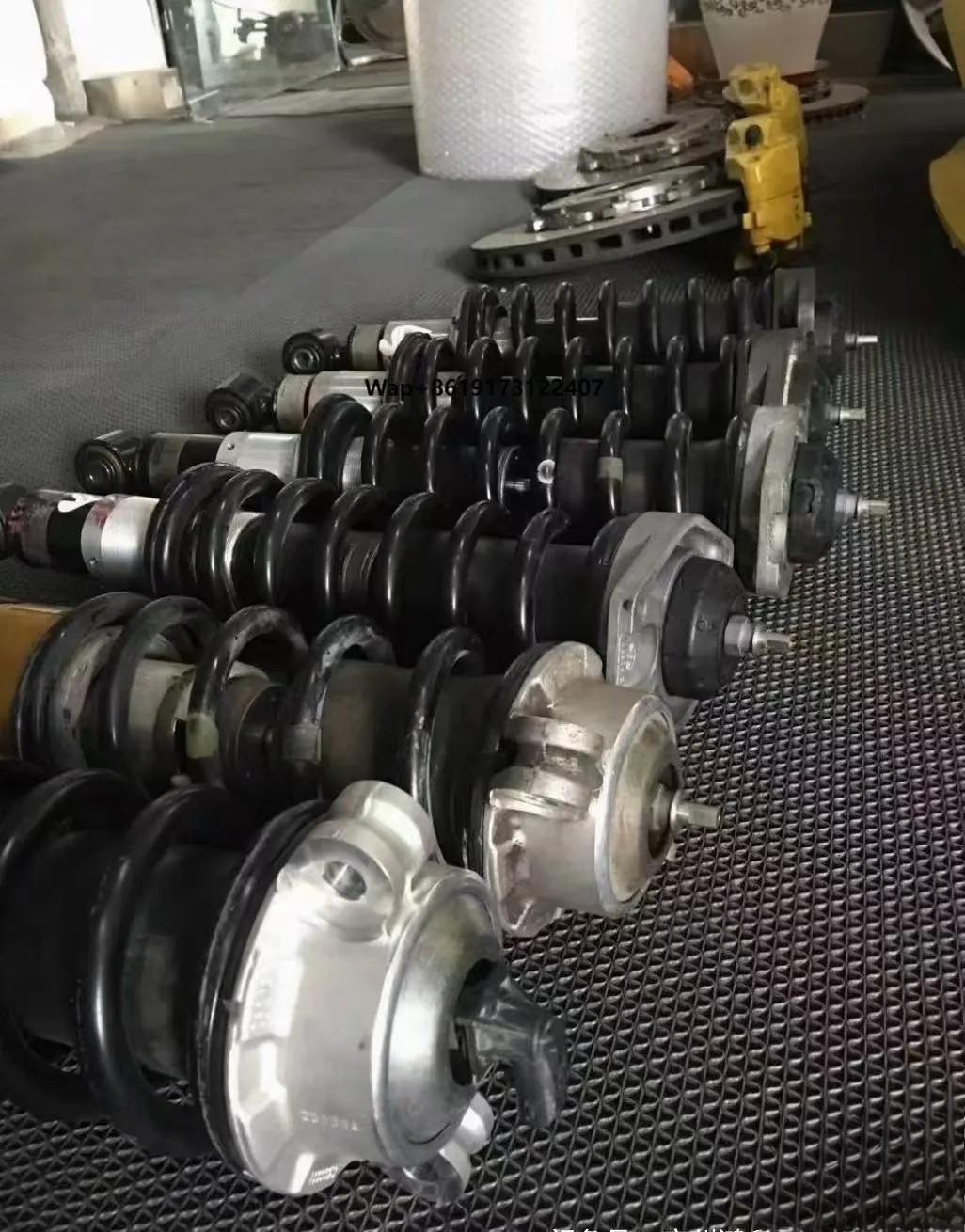 

Оригинальный пружинный амортизатор F599, хит продаж, светодиодная фара F599GTB, сборка задней двери, передний бампер 458, левое боковое зеркало